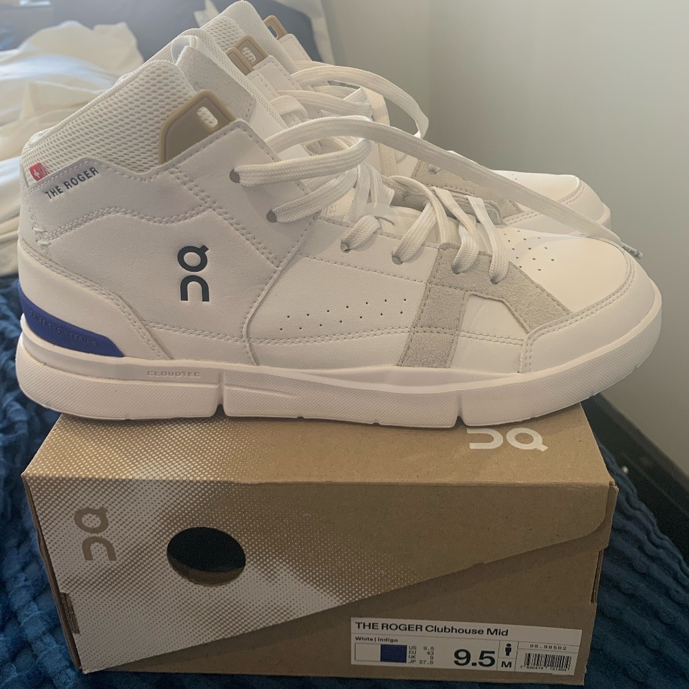Men Size 9.5- On The Roger Clubhouse Mid White/Indigo Sneaker BARELY WORN W/ BOX